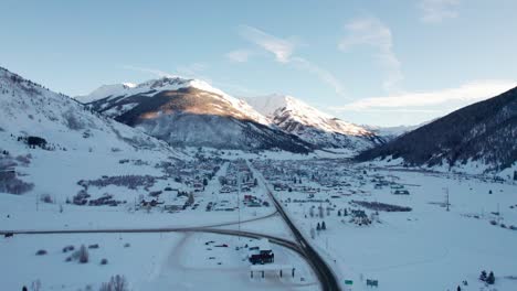 Slow-panning-shot-showing-all-of-Silverton,-Colorado-in-the-winter