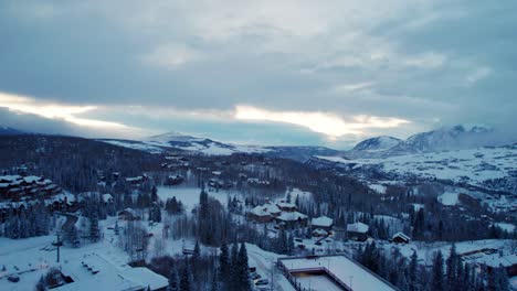 Rising-drone-shot-of-a-moody-sunset-in-Telluride,-CO-during-winter