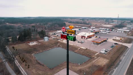 orbiting-around-Loves-truck-stop-sign-with-Arbys-fast-food-restaurant