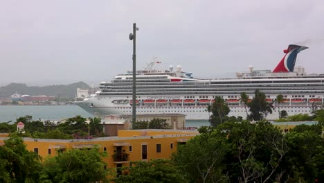 Carnival-Conquest-Cruise-arriving-to-the-port