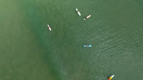 Noosa-Drone-Surf-Session-An-Einem-Sonnigen-Tag,-Australien