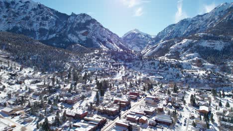 Drone-aerial-views-of-Ouray,-Colorado-in-the-winter-on-a-sunny-day