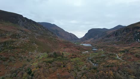 Drone-flight-in-winter-at-the-Gap-Of-Dunloe,-Kerry-drive