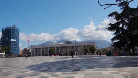 Plaza-Principal-De-La-Ciudad-Pavimentada-Con-Baldosas-De-Mármol-Multicolor-Y-Nuevos-Edificios-Altos-En-Tirana,-Albania
