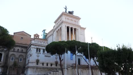 Vista-Lateral-Del-Edificio-Victor-Emmanuel-Ii-Monumento-Nacional-O-Altar-De-La-Patria,-Roma,-Italia