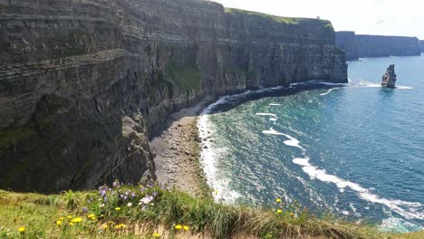 Costal-path-from-Doolin-to-The-Cliffs-Of-Moher,-a-stop-for-a-rest