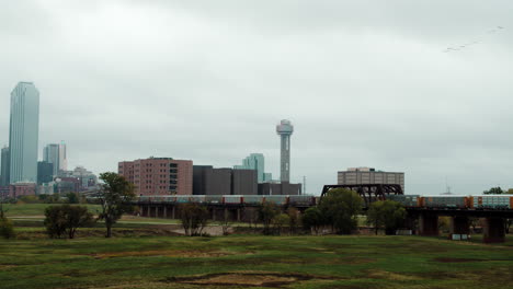 Downtown-view-of-train-in-Dallas,-Texas