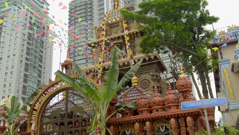 Templo-Sree-Veera-Hanuman-En-Brickfields-Kuala-Lumpur-Templo-De-La-Pequeña-India-Durante-El-Festival-Thaipusam