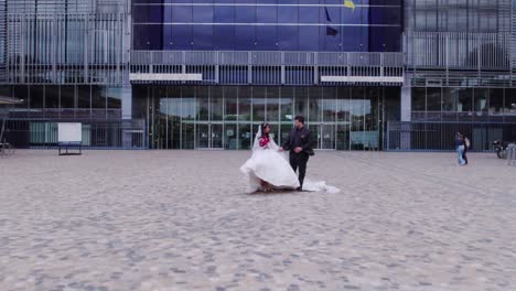 Aerial-view-of-Wedding-Couple-Walking-in-Front-of-Montpellier-City-Hall
