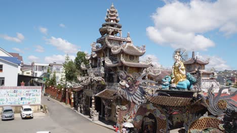 Vista-Panorámica-De-La-Impresionante-Pagoda-Linh-Phuoc-En-Da-Lat,-Vietnam
