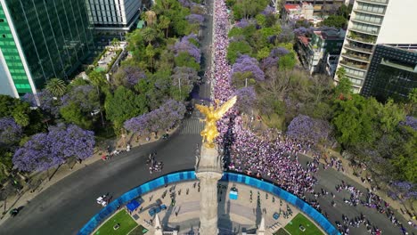 Internationaler-Frauentag,-Luftaufnahme,-8.-März,-Frauentag,-Auf-Dem-Paseo-De-La-Reforma,-8.-März-2023