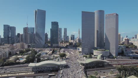 Israelis-block-roads-and-demonstrate-against-Supreme-court-trample