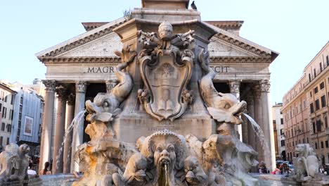 Brunnen-Des-Pantheons-Und-Das-Pantheon-Im-Hintergrund,-Piazza-Della-Rotonda,-Rom,-Italien