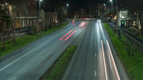 Zeitraffersequenz-Aus-Norwich,-England,-über-Dem-Kateral-Hutch-Mit-Starkem-Verkehrsaufkommen-In-Der-Nacht