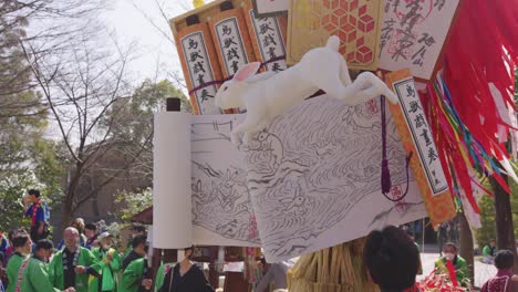 Historic-Japanese-Rabbit-Story-Depicted-on-Sagicho-Matsuri-Parade-Float