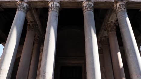 Pantheon-and-the-beautiful-Corinthian-columns,-tourists-visiting