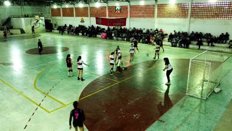 Situación-De-Falta-De-Penalti-En-Partido-De-Balonmano-Juvenil,-Paraguay