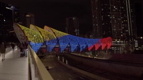 Saloma-Bridge-Bypass-Kuala-Lumpur-Malaysia-Sonderfarben-Bei-Nacht