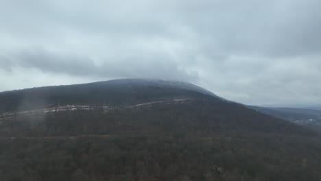 Drone-approaching-Appalachia-Mountain-in-the-winter
