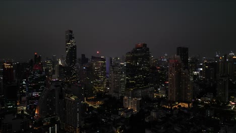 Skyline-Von-Bangkok-Per-Drohne-Bei-Nacht