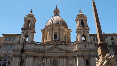 Sant'Agnese-in-Agone-church-and-the-Obelisk-of-the-Fountain-of-the-Four-Rivers,-in-Piazza-Navona