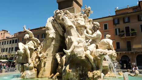 Las-Bellas-Esculturas-De-La-Fuente-De-Los-Cuatro-Ríos,-Roma,-Italia