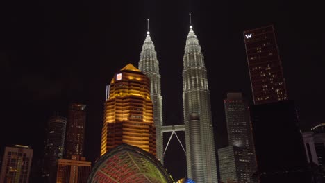 Abkürzung-Saloma-Bridge-Kuala-Lumpur-Malaysia-Sonderfarben-Für-Die-Unabhängigkeit-Im-Hintergrund-Petrona-Twin-Tower