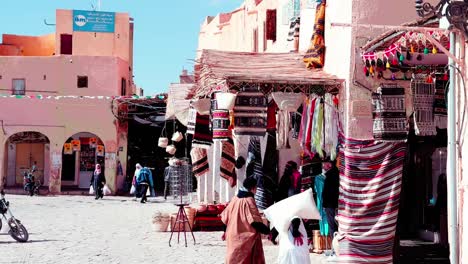 Discover-the-enchanting-beauty-of-the-city-of-Ghardaia,-Algeria-with-this-sweeping-view-of-the-town