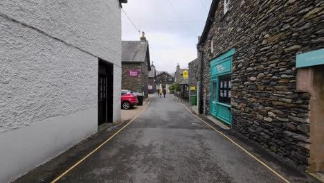 Busy-road-in-the-Cumbrian-village-of-Ambleside