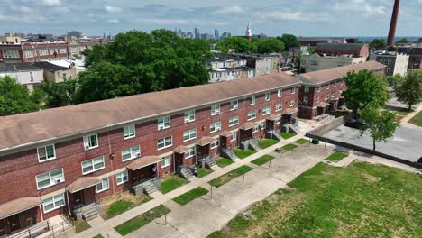 Red-brick-apartment-building-in-urban-America