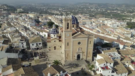 Ikonische-Kuppelkirche-Mit-Blauem-Mosaik-„Nuestra-Señora-Del-Consuelo“,-Altea