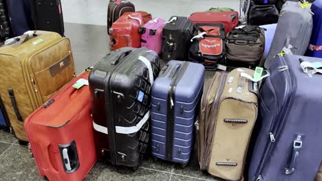 Abandonned-or-lost-luggage-at-the-Montreal-international-airport