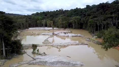 Drohnenansicht-Des-Goldabbaus-Im-Amazonas-Regenwald