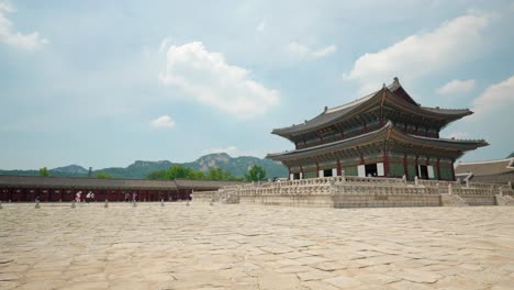 Gyeongbokgung-Palace-on-a-sunny-summer-day-with-tourists-sightseeing-around