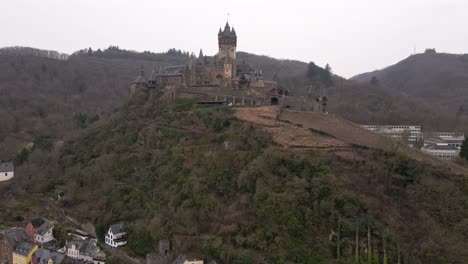 drone-flight-looking-up-to-the-castle-of-the-town-of-cochem-in-germany's-Rhineland-Palatinate