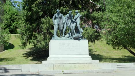 Wide-shot-of-military-memorial-in-Bangor-Maine