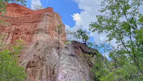 Providence-Canyon-State-Park-Georgia-cliff-with-blue-skies