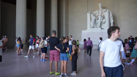 Touristen-Genießen-Das-Lincoln-Memorial