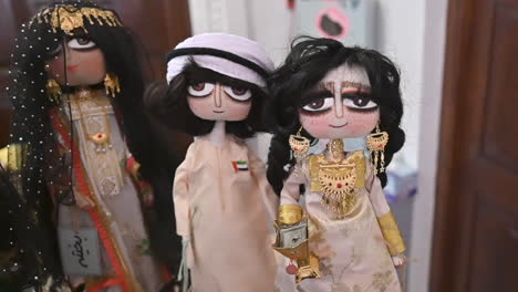 Traditional-Emirati-dolls-in-traditional-Arabic-dress