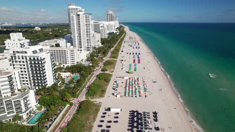 Miami-Beach-Desde-Arriba,-Hermoso-Destino-De-Vacaciones,-Vida-Junto-Al-Mar