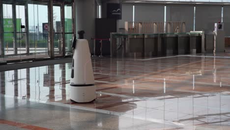 Guía-Robótica-Automatizada-Moviéndose-Dentro-Del-Centro-De-Convenciones-Y-Exposiciones-De-Hong-Kong
