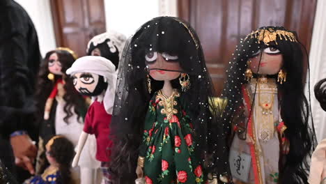 Traditionelle-Emiratische-Puppen-In-Traditioneller-Arabischer-Kleidung
