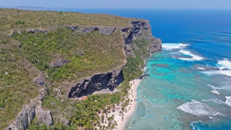 Aerial-backwards-shot-of-beautiful-coral-reef-pattern-underwater-with-beautiful-beach-and-coastline---PLAYA-FRONTON,-LAS-GALERAS-SAMANA,-REPUBLICA-DOMINICANA