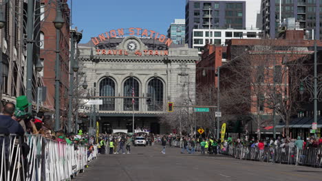 Time-lapse-of-a-Saint-Patrick's-Day-parade-in-front-of-Denver's-Union-Station