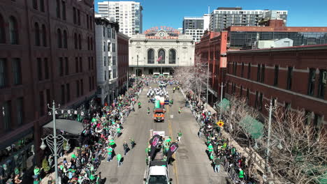 Aerial-view-of-an-active-Saint-Patrick's-Day-parade-in-downtown-Denver