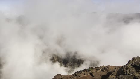 Timelapse-De-Nubes-En-Una-Montaña-Española