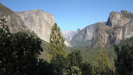 4K-Daytime-Footage-of-El-Capitan-and-Half-Dome-in-Yosemite-National-Park,-California
