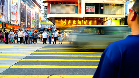 Hong-kong---Circa-Crowd-crossing-the-road-during-peak-hours