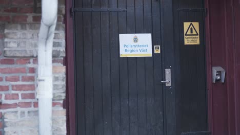 Showing-the-entrance-to-Swedish-police-horse-stable