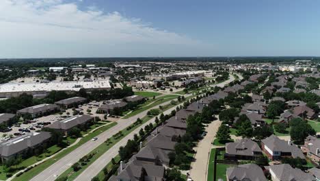 Dies-Ist-Ein-Luftbildvideo-Der-Stadt-Highland-Village-In-Texas